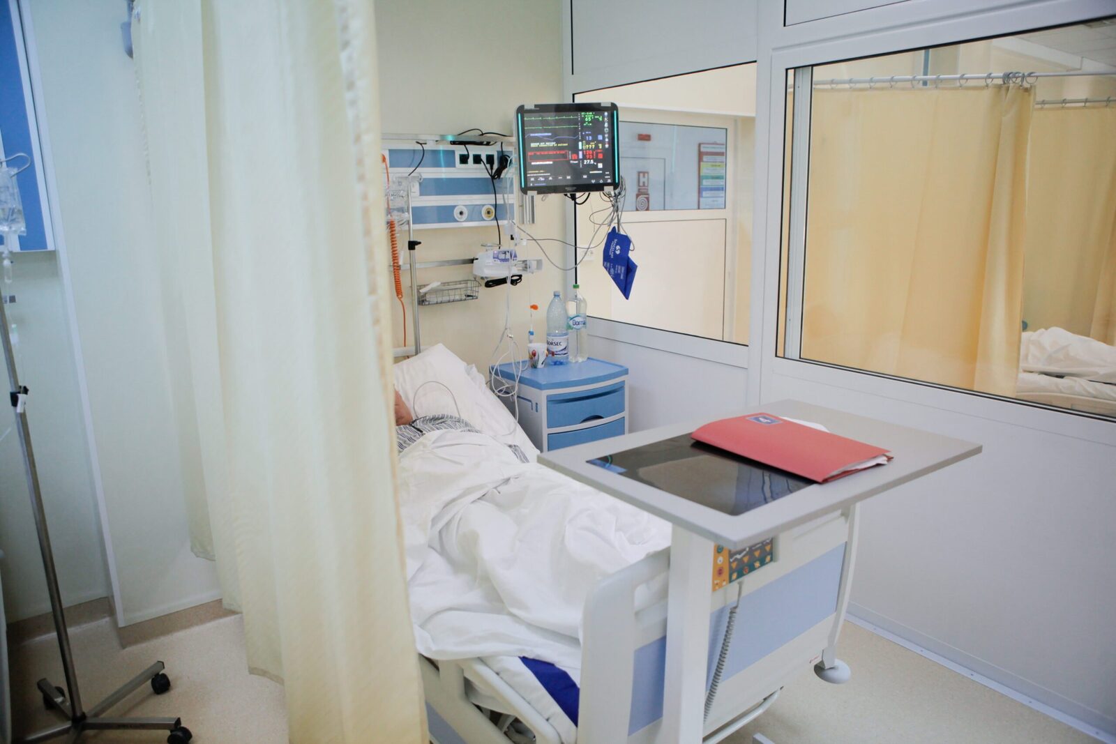 Criza energetică lovește spitalele din București: temperaturi scăzute și intervenții amânate Situația din sistemul medical din București devine tot mai alarmantă din cauza crizei energetice şi a problemelor cu alimentarea cu căldură în spitale