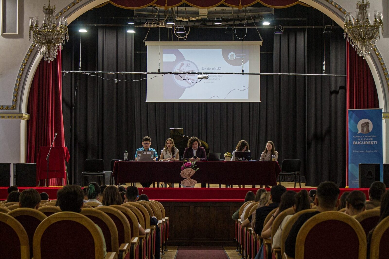 Majoritatea elevilor din București nu sunt familiarizați cu Statutul Elevilor, iar un procent impresionant nu au avut nici măcar ocazia să ofere feedback cadrelor didactice, arată cel mai recent studiu realizat de Consiliul Municipal al Elevilor (CMEB)