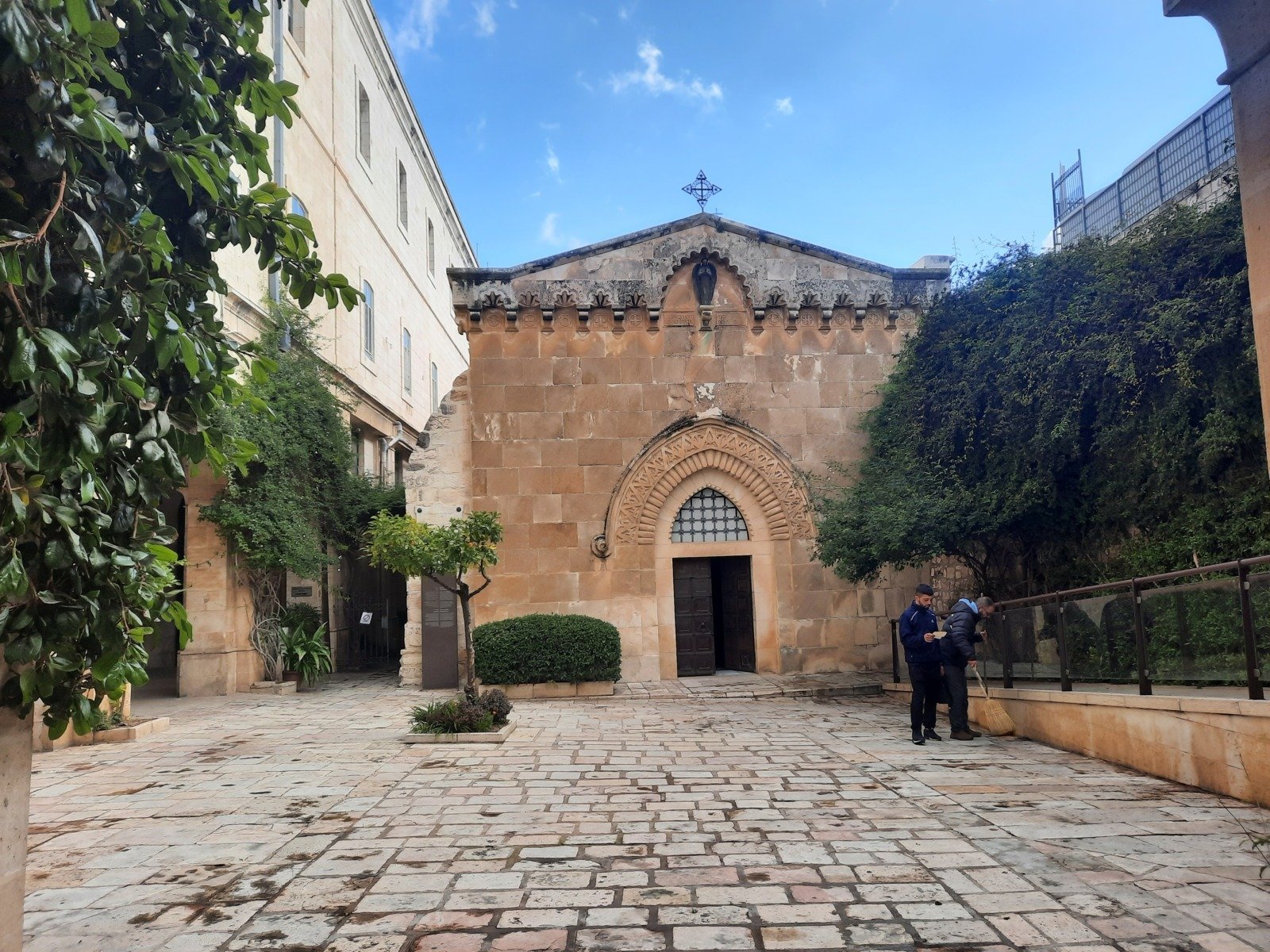 Descoperire arheologică în Ierusalim: un pandantiv medieval de 1.300 de ani scoate la iveală un fragment din trecutul biblic al capitalei sfinte Arheologii israelieni au făcut o descoperire remarcabilă în inima Ierusalimului, în timpul unor săpături desfășurate în sud-vestul Muntelui Templului