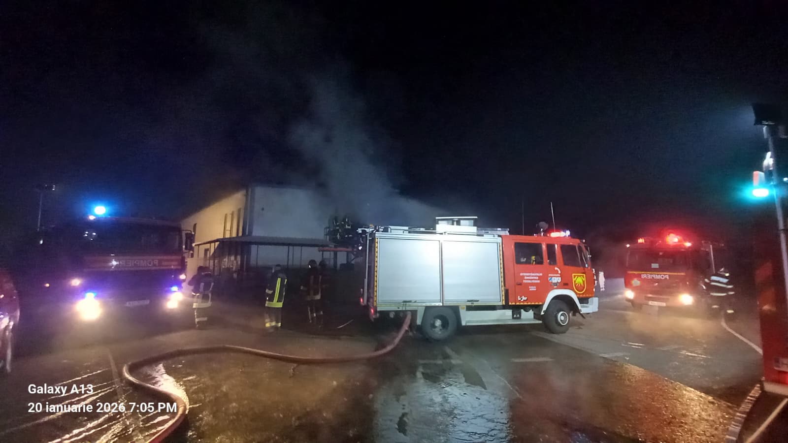Incendiu devastator la abatorul din Gheorgheni: un pompier și un muncitor raniti grav Un incendiu de amploare a izbucnit ieri dimineață în hala de producție a unui abator din orașul Gheorgheni, încercând să pună la încercare rapiditatea intervenției autorităților și să lase în urmă pagube semnificative