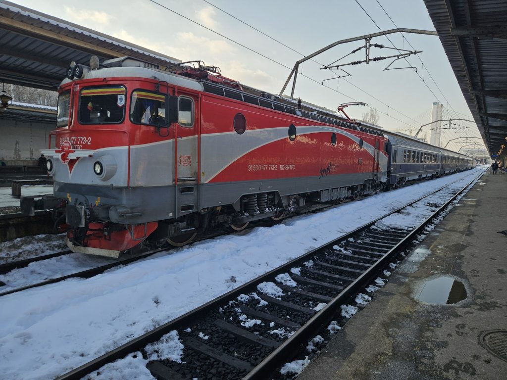 De ce a întârziat 10 ore trenul Budapesta – București. Explicațiile CFR Călători