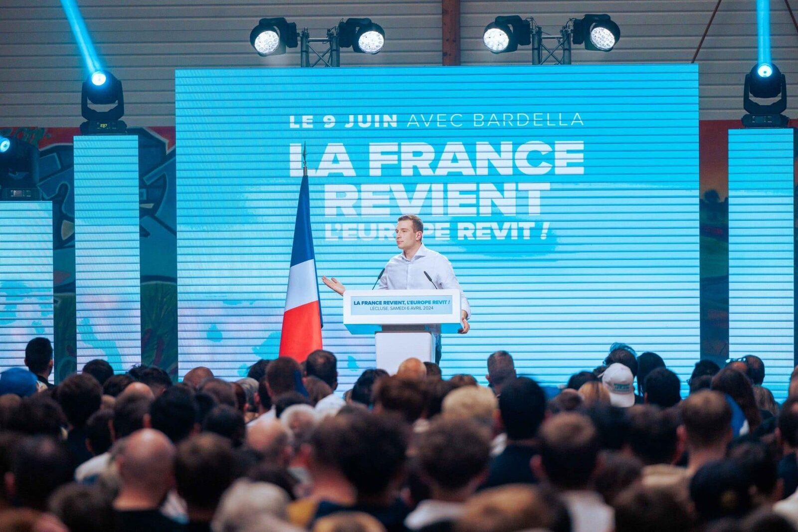 UE trebuie să respingă supunerea față de amenințările lui Trump privind Groenlanda, avertizează liderul extremei drepte franceze În plin scandal diplomatic legat de recentele declarații ale președintelui american Donald Trump, care a anunțat intenția de a cumpăra Groenlanda, un teritoriu autonom al Danemarcei, un oficial european de extremă dreapta face apel la Uniunea Europeană să nu accepte compromisuri în fața presiunilor externe