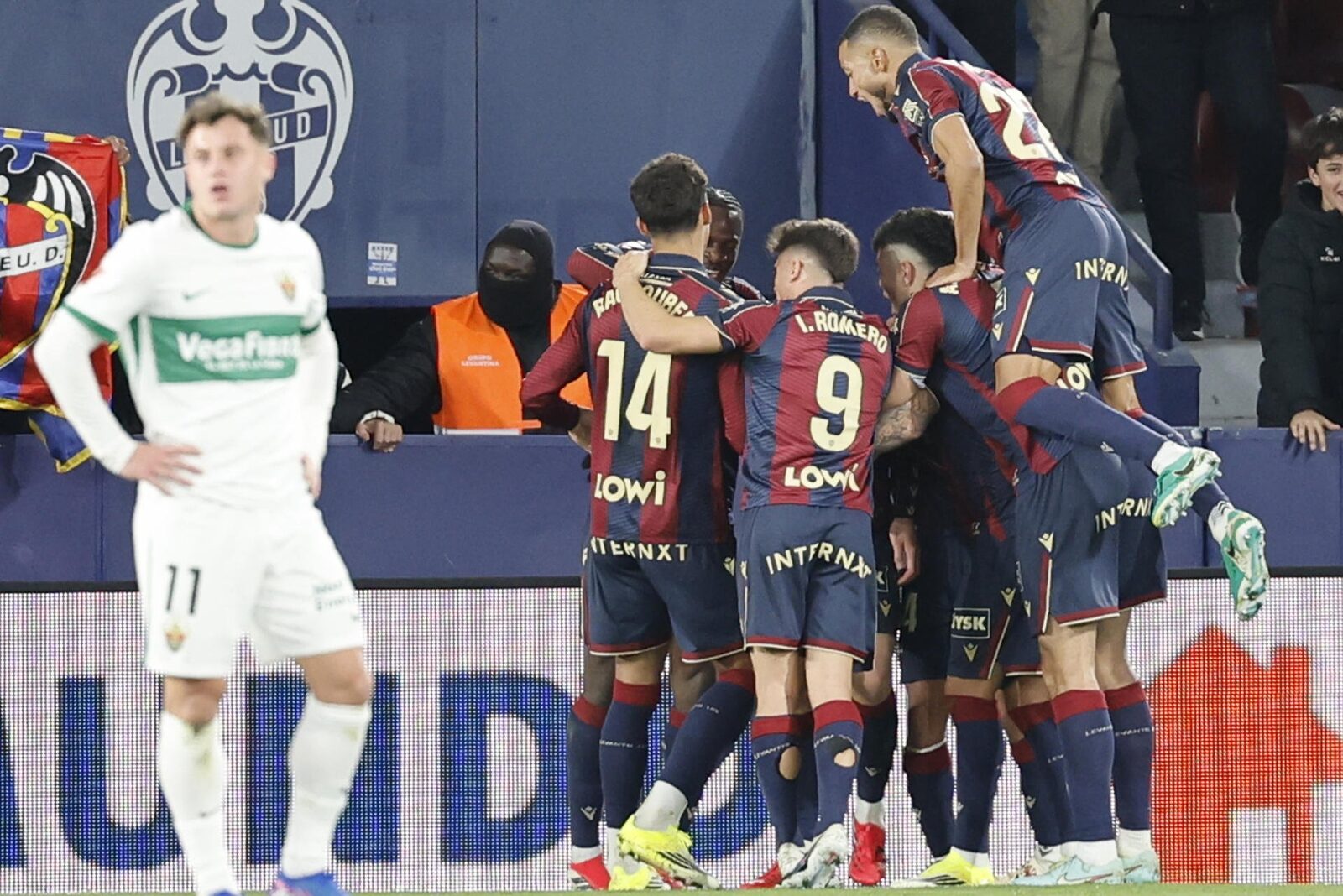 Levante învinge Elche cu 3-2, gol de vis în minutul 95!