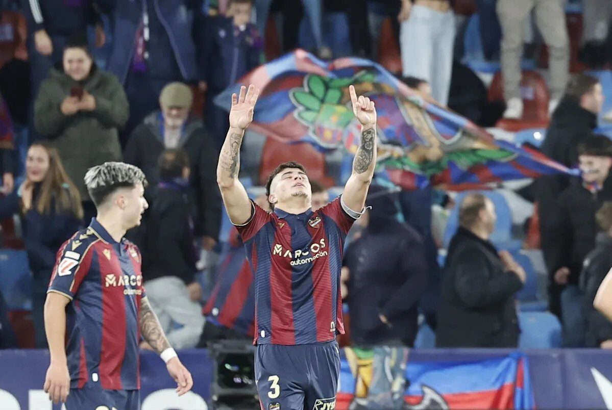 Victorie dramatică pentru Levante în asteptarea unei renașteri Levante a obținut prima victorie a sezonului în LaLiga, învingând Elche cu 3-2 într-un meci care a ținut fanii cu sufletul la gură până în ultimul minut