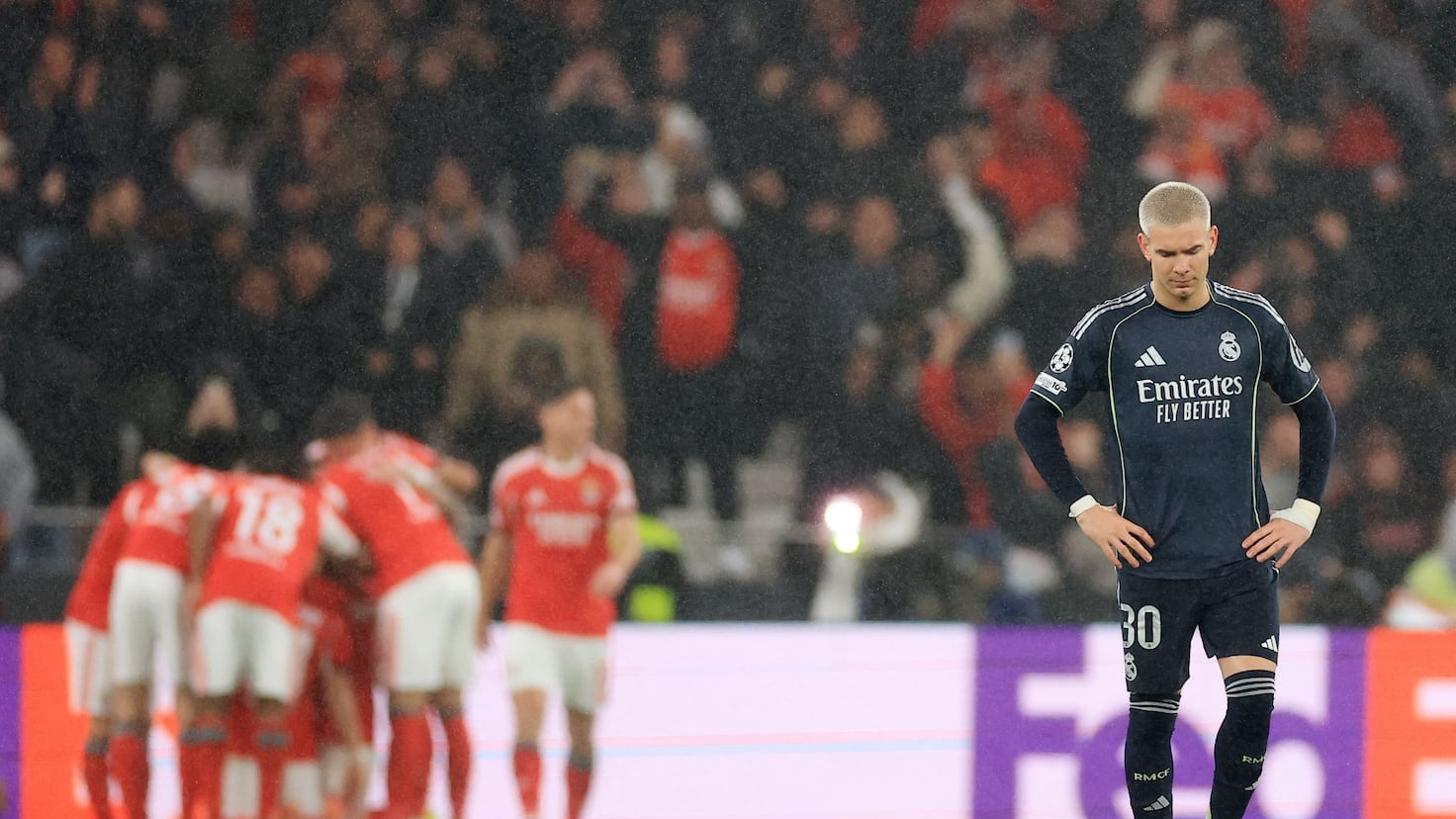 Real Madrid, în declin pe terenul lui Benfica: o înfrângere neașteptată în Champions League Real Madrid a suferit o înfrângere usturătoare, 4-2, pe terenul portughezilor de la Benfica, în etapa de grupă a Ligii Campionilor