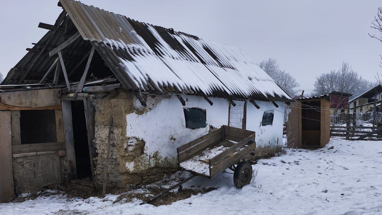 Cum arată locuințele la care se presupune că locuiesc moldovenii, ucrainenii și rușii cu acte românești obținute ilegal