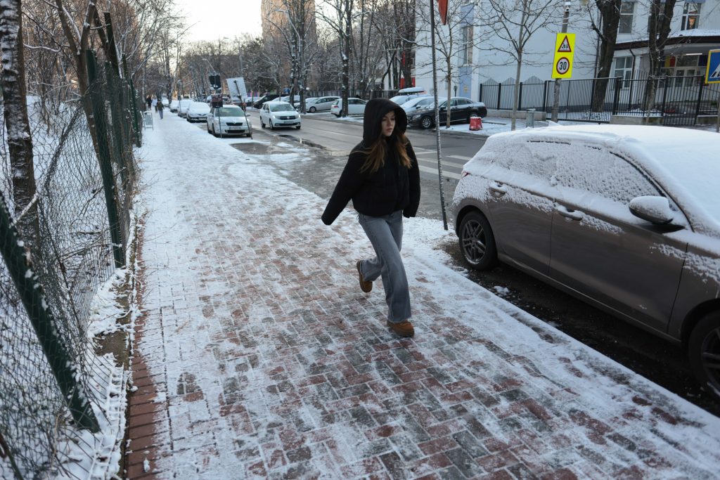 Când scăpăm de valul de ger. Meteorologii anunță de când se îmblânzește vremea
