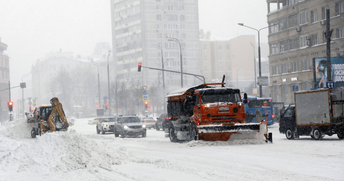 Moscova se confruntă cu cele mai mari ninsori din această iarnă: zăpadă de 30 de centimetri, zboruri anulate, drumuri închise