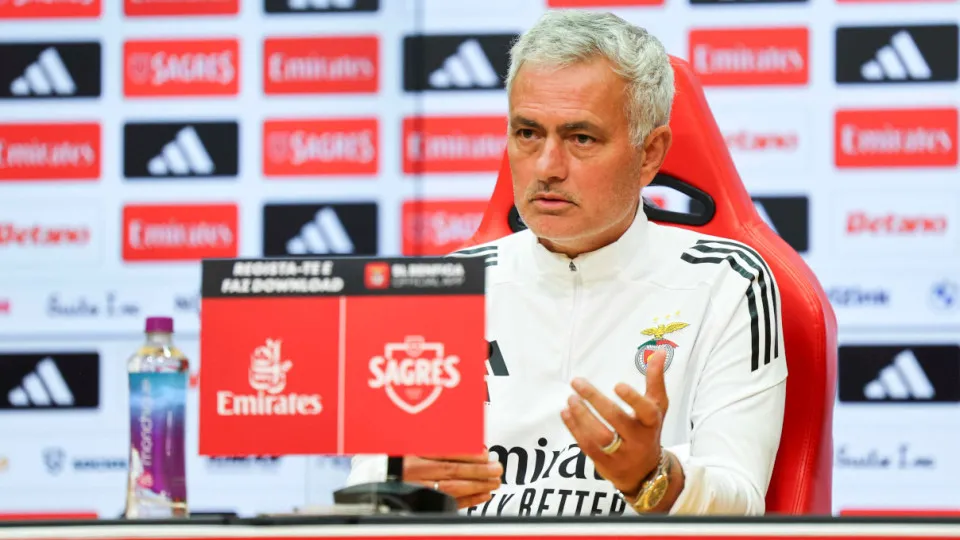 Mourinho responde às críticas: "De táticas e dinâmicas, não percebo nada"