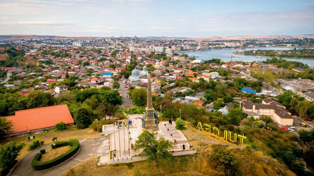 Municipiul-Tulcea-Privelistea-de-la-Monumentul-Independentei.jpg
