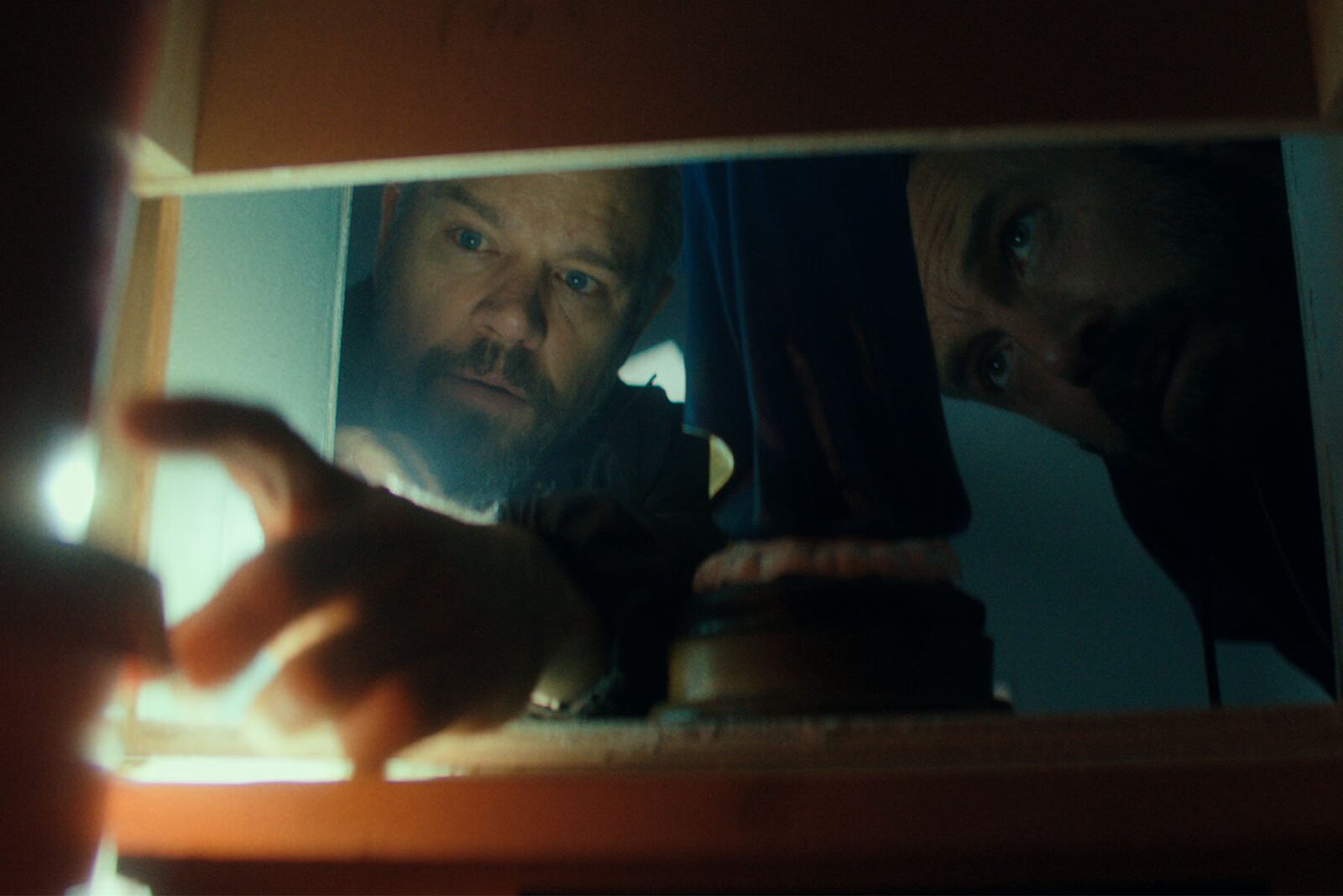 Netflix și „The Rip”: Compromisuri fără precedent pentru echipa de producție Netflix a încheiat un acord inedit pentru obținerea drepturilor de difuzare a noului film de acțiune polițist, „The Rip” (Tentația Corupției)