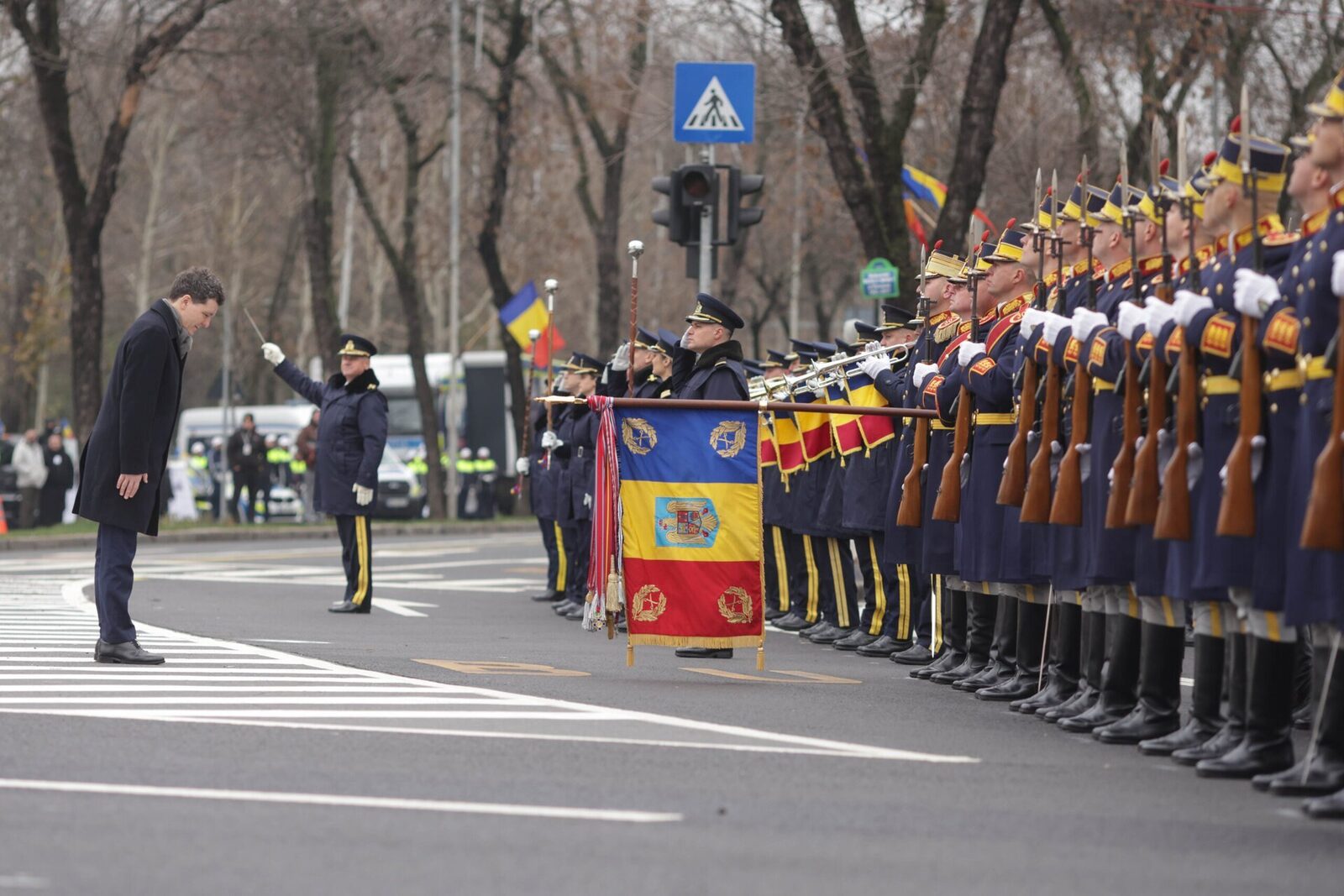 Nicușor Dan, președintele fondator al Partidului Verde și actual primar al Capitalei, a plecat astăzi într-un turneu simbolic dedicat Zilei Unirii Principatelor Române, eveniment marcant în calendarul naționalei noastre istorii