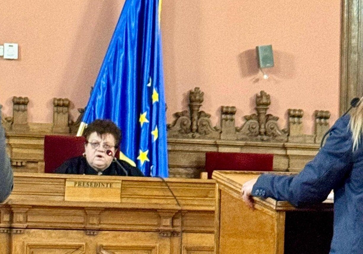 Judecătoarea Olimpiea Crețeanu a decis să amâne pentru data de 30 ianuarie pronunțarea verdictului în procesul care vizează suspendarea a doi judecători ai Curții Constituționale, Dacian Dragoș și Mihai Busuioc