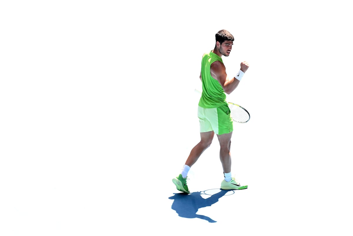 Carlos Alcaraz, în formă maximă la Australian Open: victorie dominantă în fața lui Tommy Paul Carlos Alcaraz a demonstrat o dată în plus că este unul dintre cei mai promițători jucători din tenisul mondial, reușind să se califice în sferturile de finală ale Australian Open după o victorie convingătoare în fața americanului Tommy Paul, cu scorul de 7-6(6), 6-4, 7-5