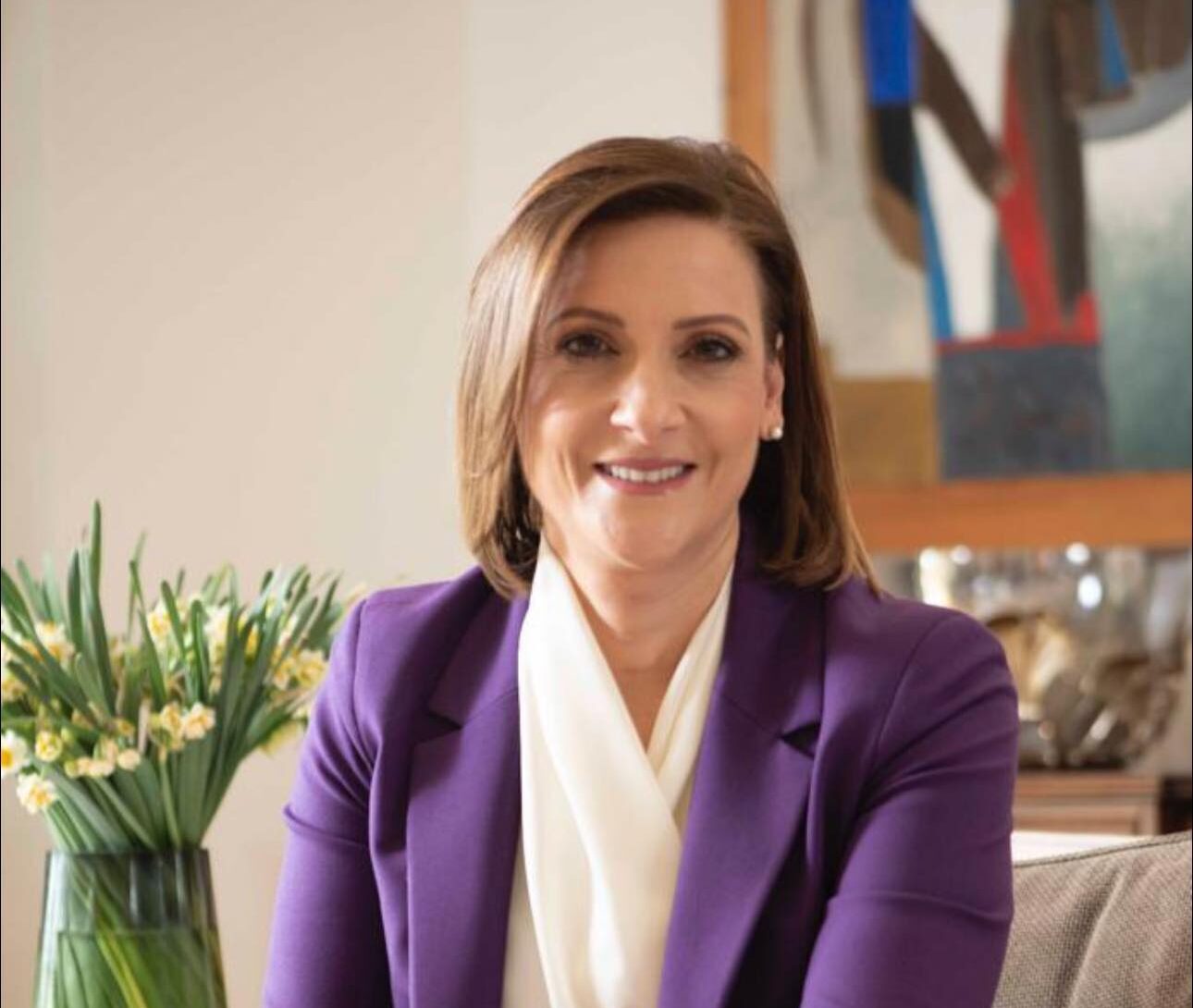 Prima doamnă a Ciprului își dă politețea în fața acuzațiilor de corupție: Philippa Karsera demisionează din conducerea unui fond caritabil Luna aceasta marchează un nou capitol în scena politică a Ciprului, după ce Philippa Karsera, soția președintelui Nikos Anastasiades, a anunțat oficial intenția de a părăsi poziția sa de lider în cadrul unui fond caritabil de prestigiu, în contextul acuzațiilor de corupție care apasă asupra unor oficiali și organizații din țară