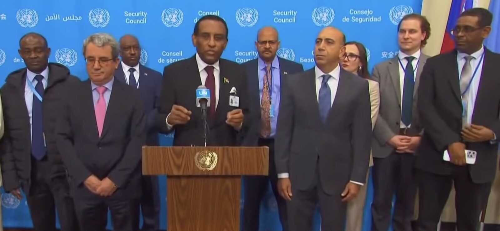 Guvernul militar al Sudanului, reîntors în capitala țării după aproape trei ani de absență, marchează un pas semnificativ în eforturile de stabilizare a unei țări sfâșiată de conflicte și instabilitate politică
