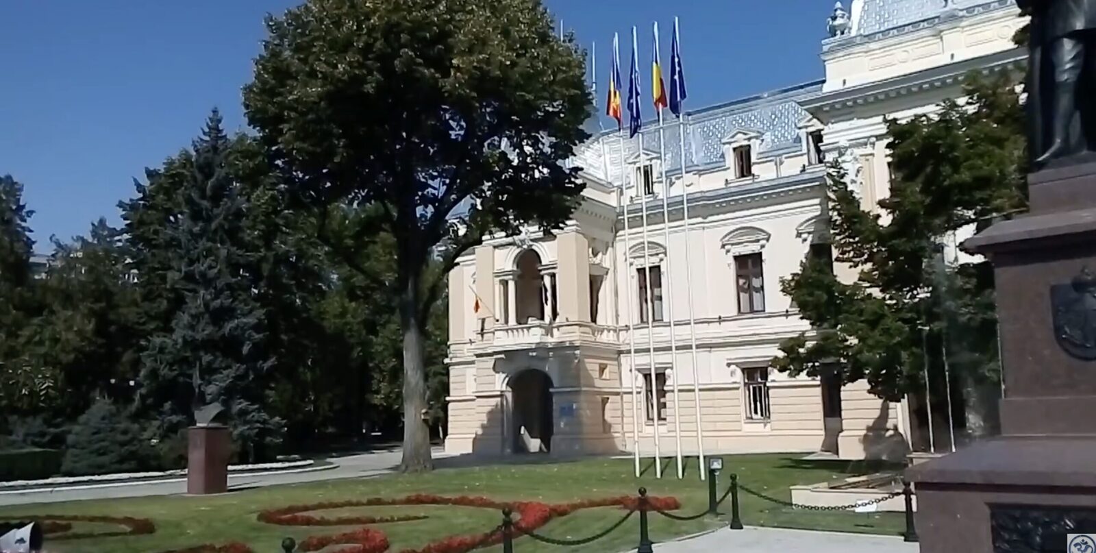 Primăria Iași intenționează să conteste în instanță majorarea tarifelor la apă și canalizare, reclamând că acestea sunt nelegale și urmărind reducerea costurilor pentru consumatori, într-un context în care orașul se află pe poziția fruntașă în clasamentul tarifelor la nivel național