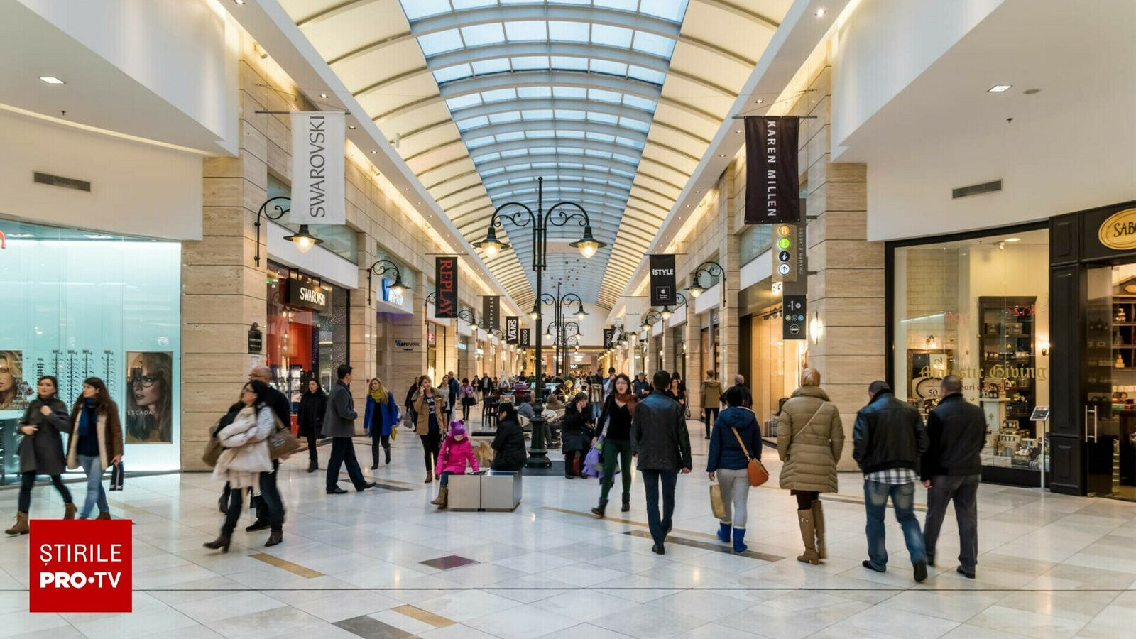 Românii care planifică o ieșire în mall de Revelion au la dispoziție o gamă variată de opțiuni, însă este esențial să fie la curent cu programul marilor centre comerciale din București și din țară în zilele de 31 decembrie și 1 ianuarie 2026