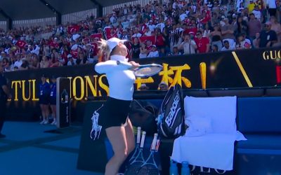 Scene incredibile la Australian Open! Huiduită copios pentru gesturi provocatoare, Putintseva le-a râs în față fanilor