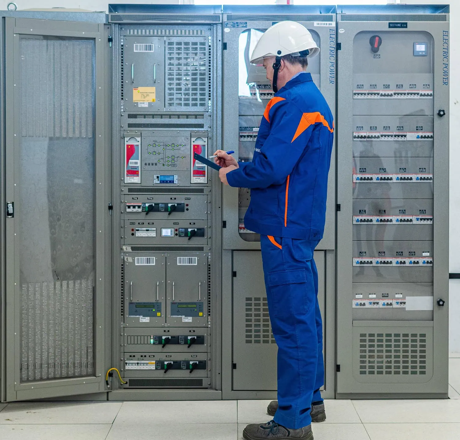 În perioada 19-25 ianuarie 2026, bucureștenii și locuitorii din județele Ilfov și Giurgiu vor rămâne fără curent electric în anumite zone, în contextul unor lucrări de modernizare, mentenanță și reparații la rețeaua electrică