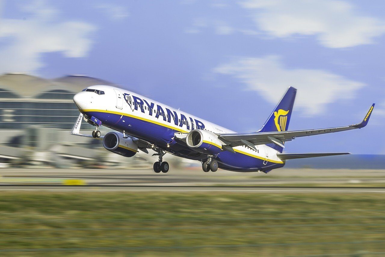 Ryanair analizează eliminarea unor rute aeriene din România