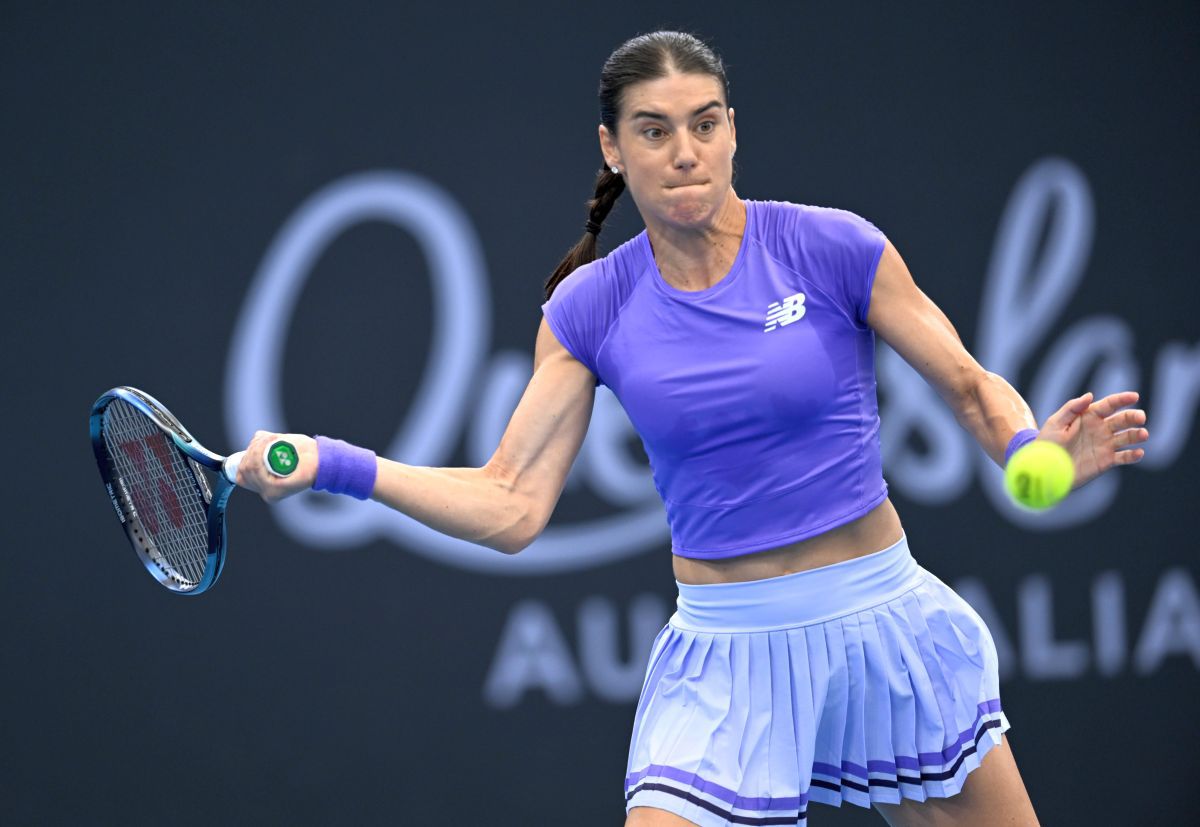 Sorana Cîrstea, în luptă palpitantă la Australian Open: Meci strâns cu Eva Lys Sorana Cîrstea, în vârstă de 35 de ani și clasată pe locul 41 WTA, se află în plină confruntare cu nemțoaica Eva Lys, de 24 de ani și #39 WTA, în primul tur al turneului Australian Open