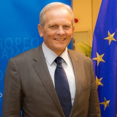 Stolojan acuză: Reforma administrației centrale, amânată nepermis de coaliția guvernamentală