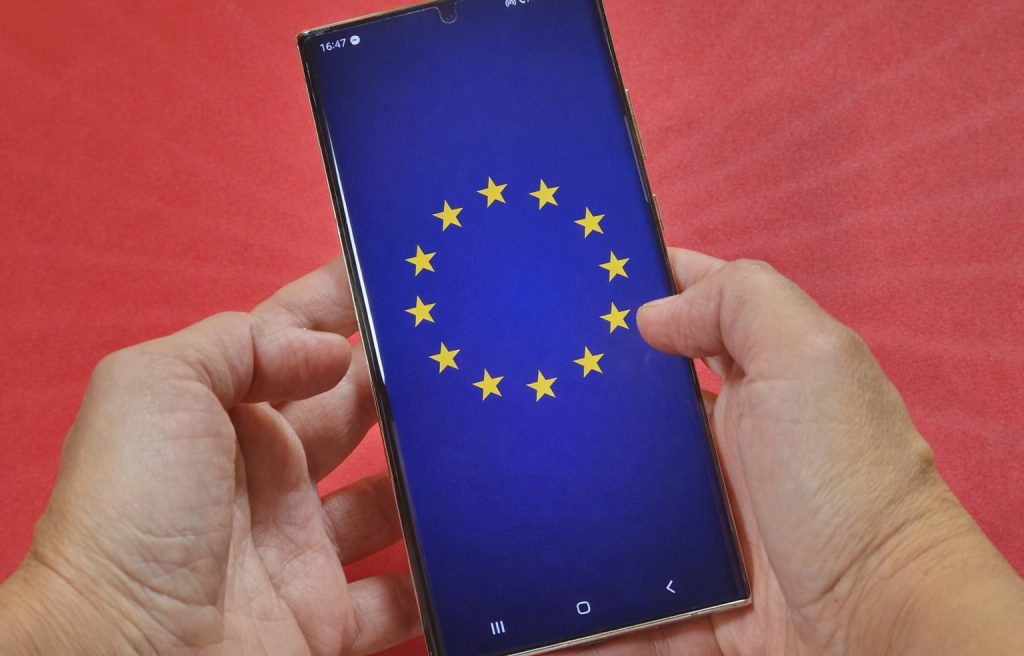 Telefoane-mobile-update-android-lege-UE.jpg