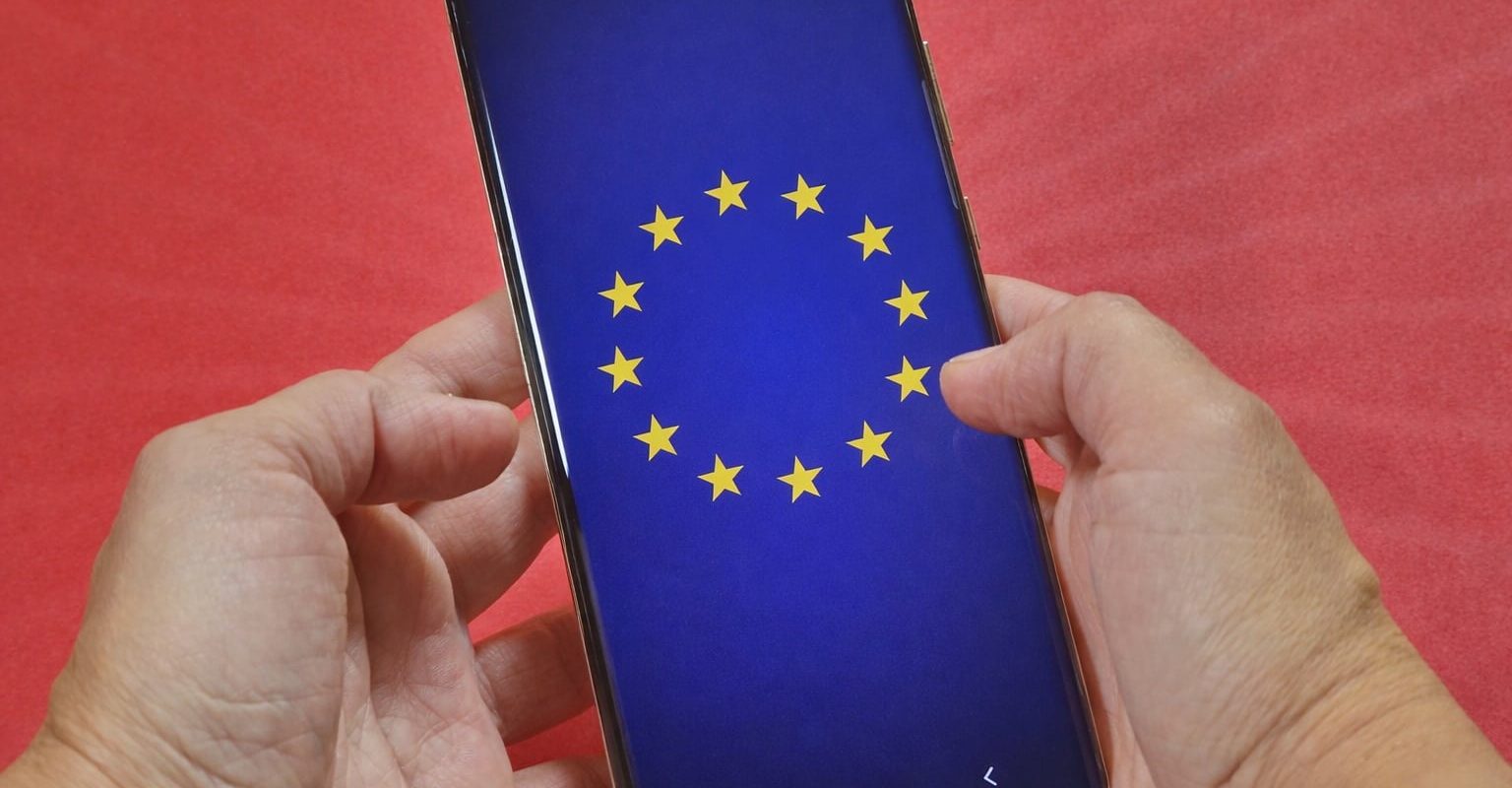 Telefoane-mobile-update-android-lege-UE.jpg
