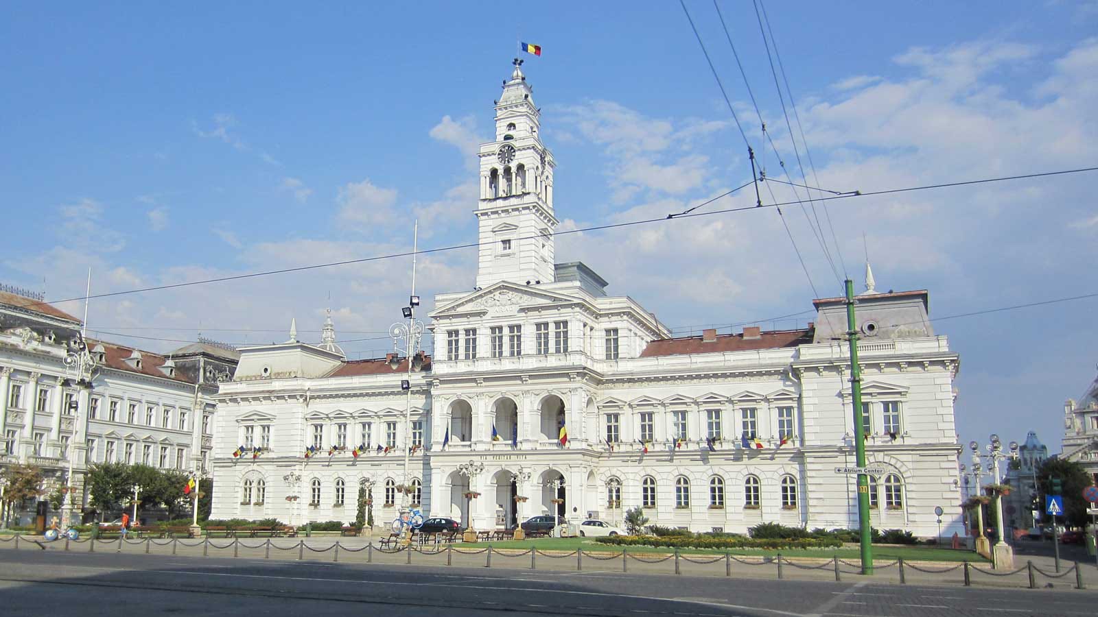 Proiectele controversate ale Primăriei Arad: Cheltuieli pentru promovarea pe TikTok Primăria Municipiului Arad a fost recent în centrul unei controverse după ce a alocat 91.860 de lei pentru realizarea a șapte clipuri video destinate platformei TikTok