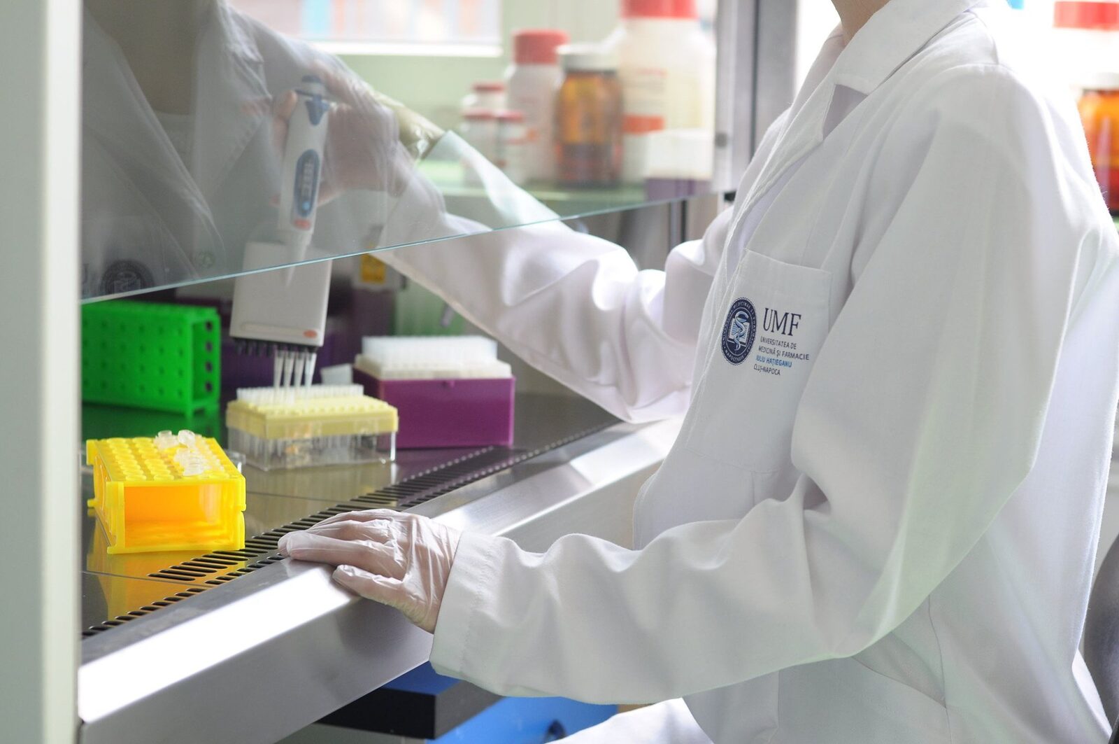 Un student al Universității de Medicină și Farmacie din Cluj-Napoca a contestat în instanță decizia de exmatriculare și de declarare a repetenței, deschizând astfel un nou front în controversa managementului academic și respectarea drepturilor studenților
