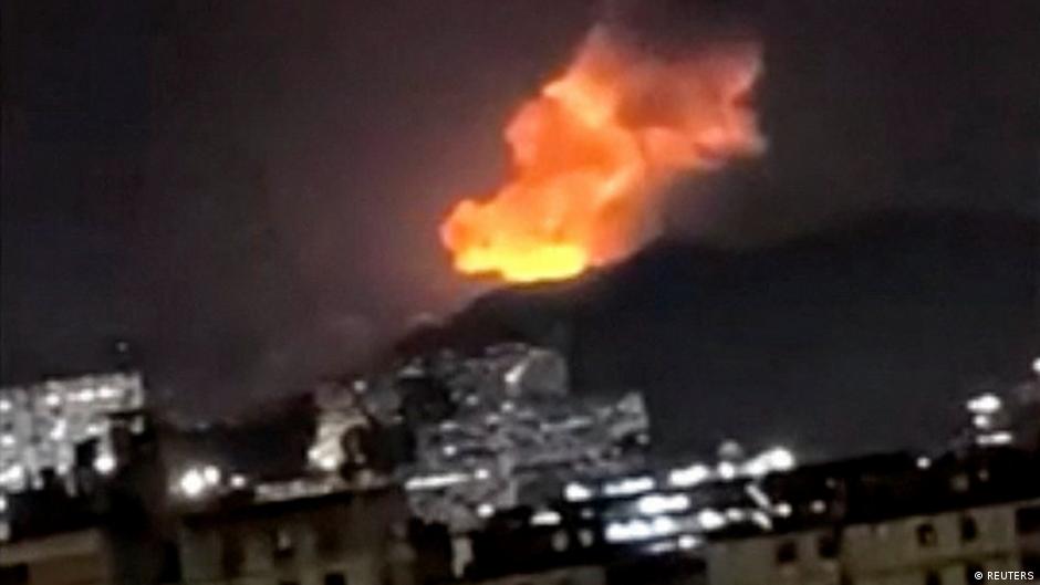 Fuertes detonaciones en la capital de Venezuela – DW – 03/01/2026