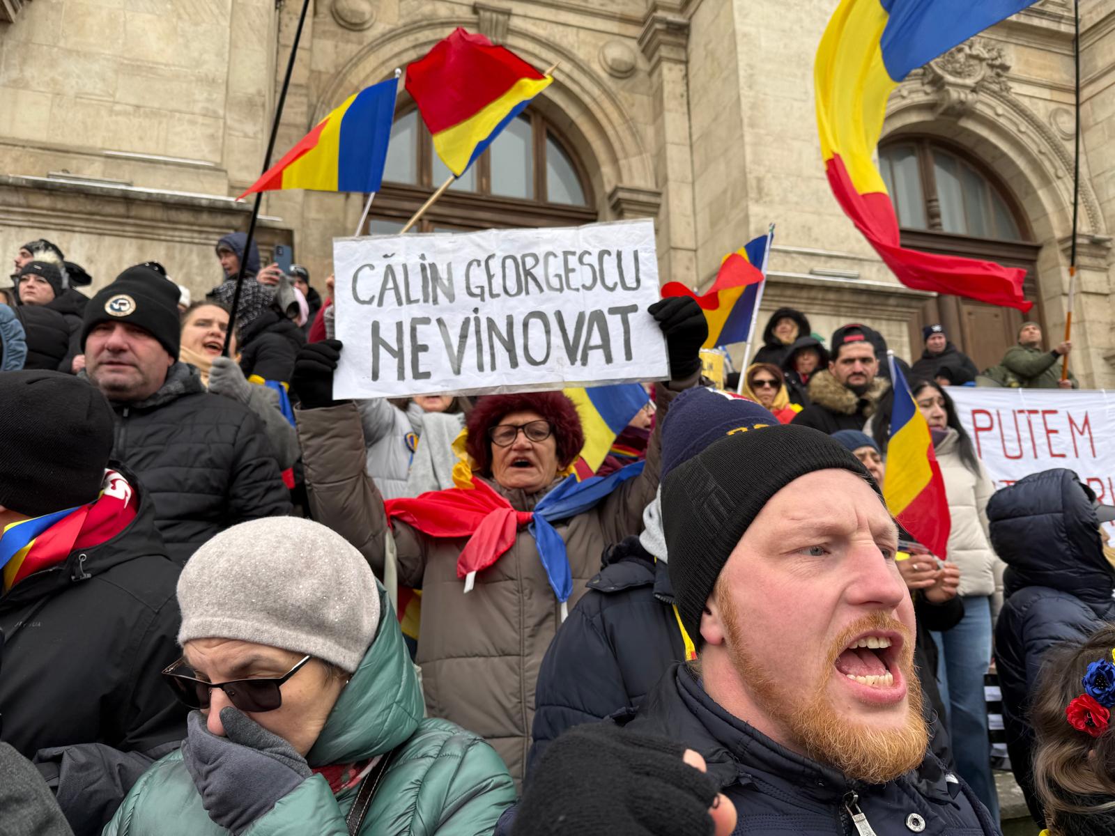 Călin Georgescu, fost candidat la alegerile prezidențiale, a ajuns miercuri dimineață la Curtea de Apel București, unde se judecă dosarul în care este implicat alături de gruparea mercenarului Horațiu Potra, acuzată de acte împotriva ordinii constituționale