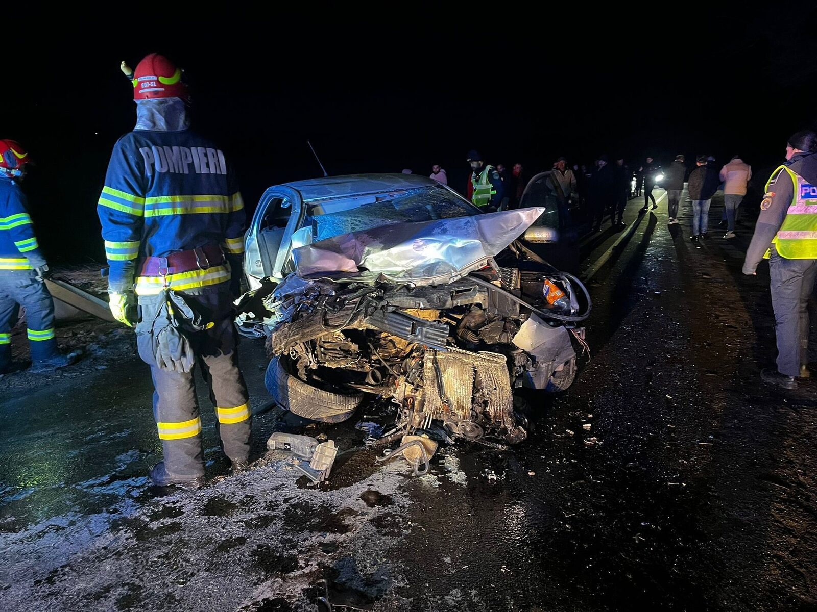 Accident grav pe DJ 106 în județul Sibiu: Planul Roșu de Intervenție activat pentru salvarea unei persoane Duminică după-amiază, traficul rutier a fost serios perturbat pe DJ 106, între localitățile Dobârca și Poiana Sibiului, după ce un accident rutier s-a soldat cu rănirea gravă a unei persoane