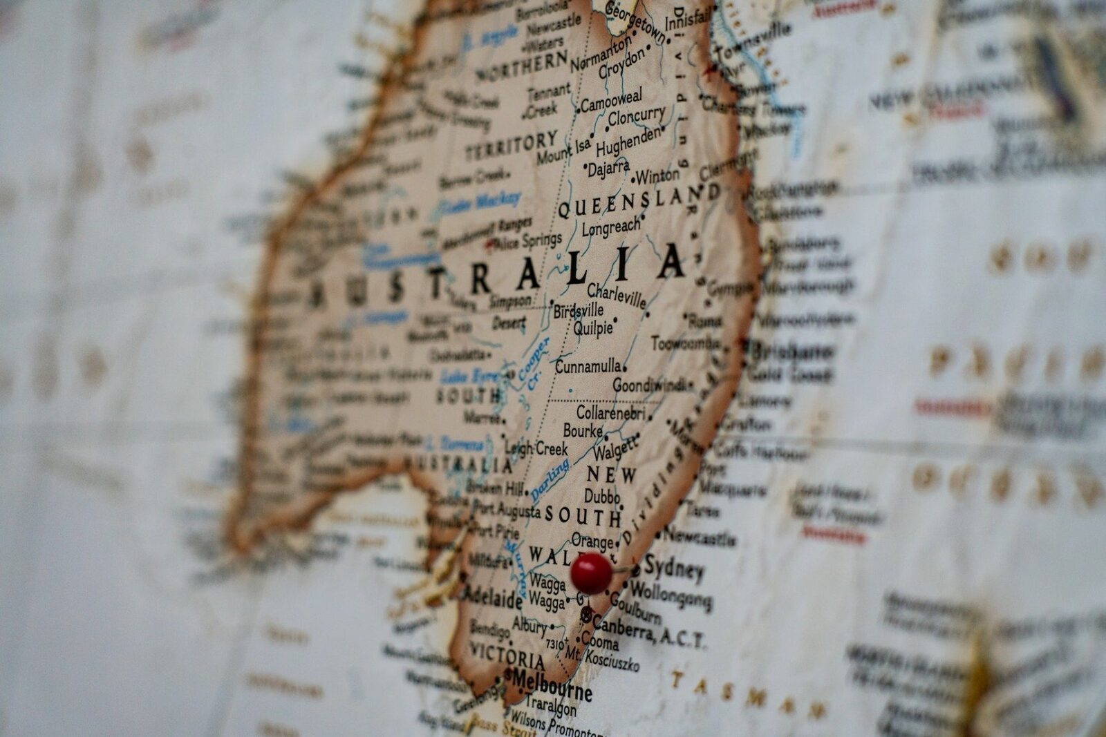 Australia interzice social media copiilor sub 16 ani; platformele penalează nerespectarea, părinții și minorii nu sunt sancționați