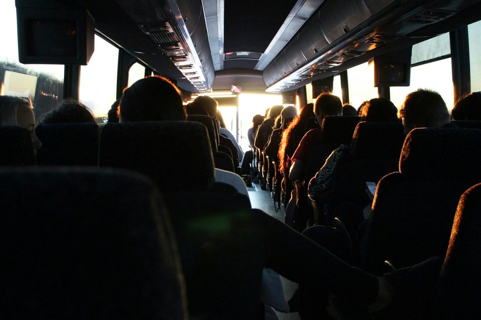 Cincisprezece șoferi de autobuz internaționali din Barcelona, arestați pentru trafic de migranți ilegali O rețea periculoasă de traficanți de migranți a fost destructurată recent în Spania, în urma unei acțiuni polițienești care a vizat transportul ilegal de oameni între Franța și Peninsula Iberică