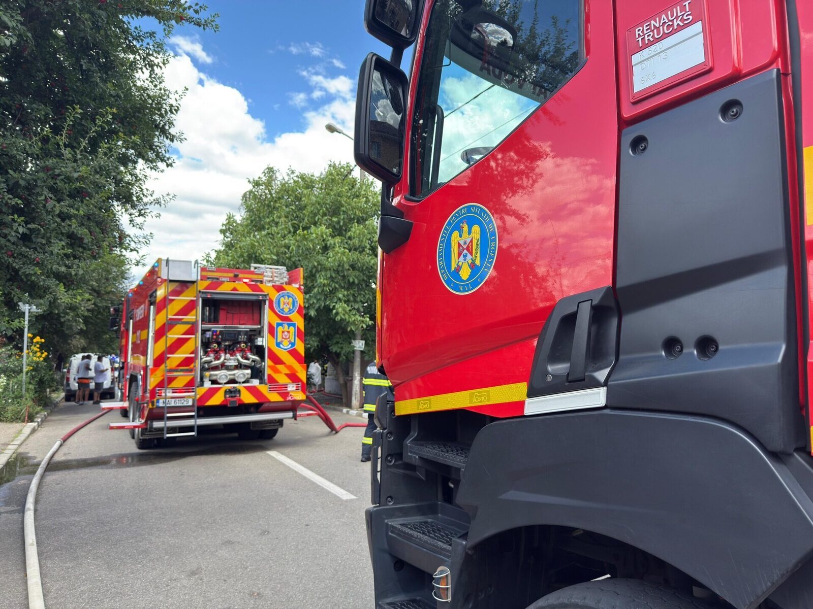 Incendiu violent în Sectorul 5 al Capitalei: doi răniți și zeci de oameni evacuați în zori Un incendiu violent a izbucnit în această dimineață, în jurul orei 05:40, în Sectorul 5 al Capitalei, alarmând autoritățile și locuitorii din zonă