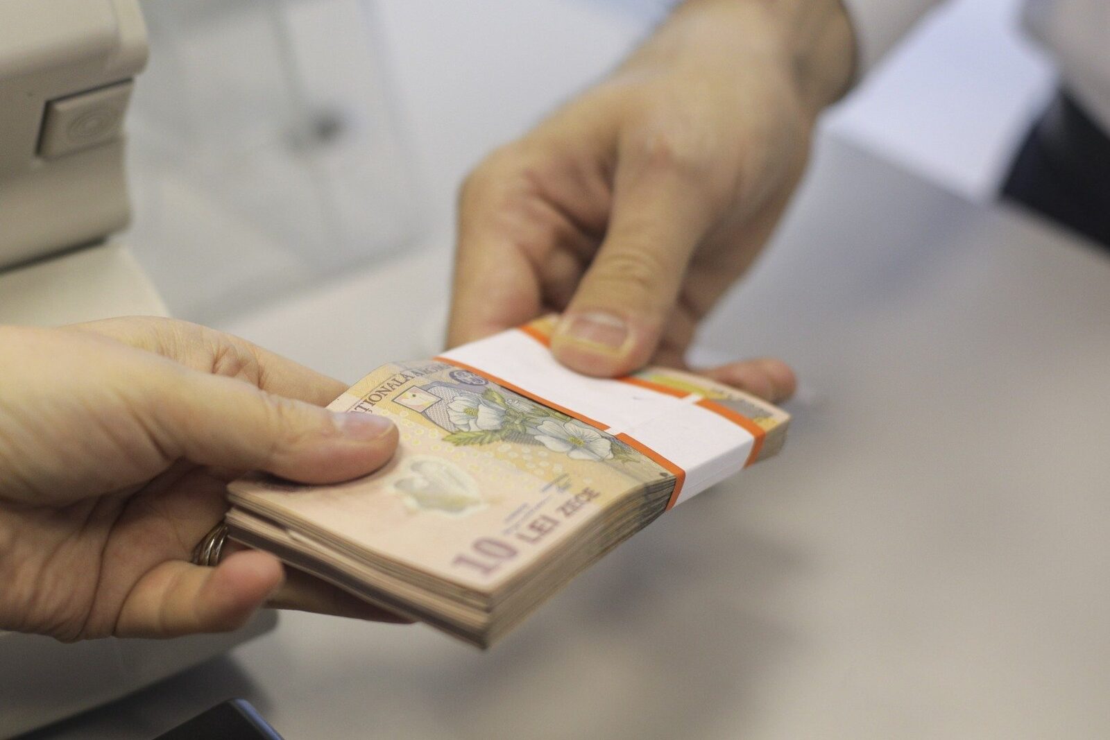 Președintele Nicușor Dan promulgă legea pensiilor private; retragerea integrală, limitată la 30%