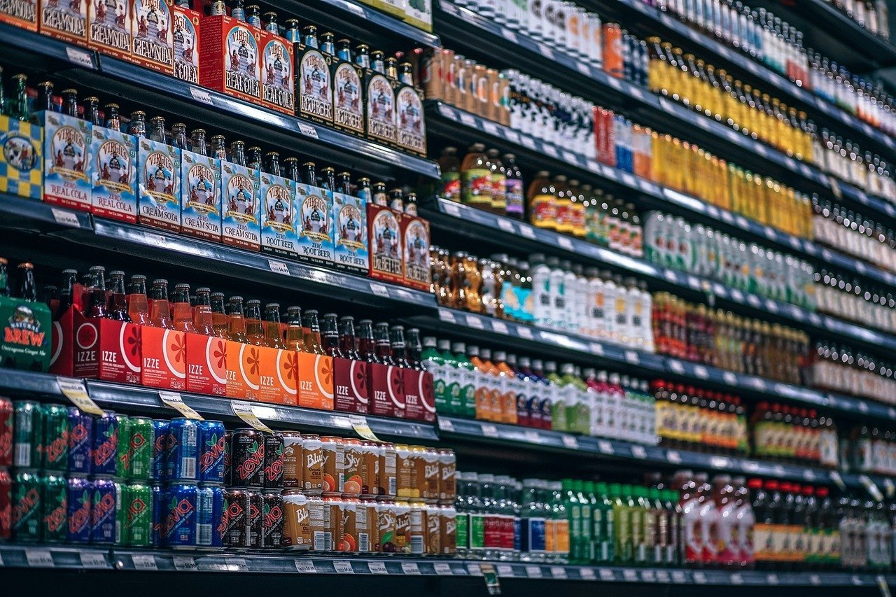 Organizația Mondială a Sănătății: Impozitarea băuturilor zaharoase și alcoolului, insuficientă pentru a combate criza de sănătate publică Băuturile zaharoase și alcoolul continuă să fie o problemă majoră pentru sănătatea publică, fiind accesibile în continuare din cauza impozitelor insuficiente