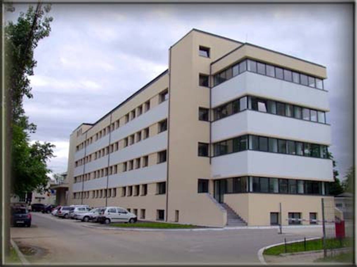 Autoritățile din domeniul sănătății din București continuă modernizarea infrastructurii medicale, anunțând recent atribuirea unor contracte importante destinate dotării și extinderii unor secții esențiale ale spitalului de referință, Spitalul Clinic Colentina