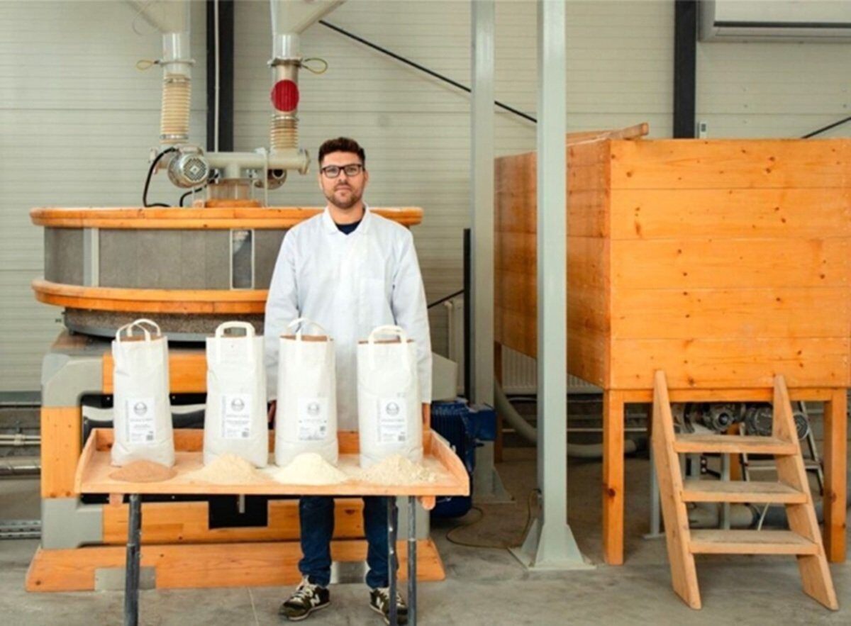 Puțini consumatori sunt conștienți de adevărata compoziție a făinii industriale utilizate în pâinea de zi cu zi