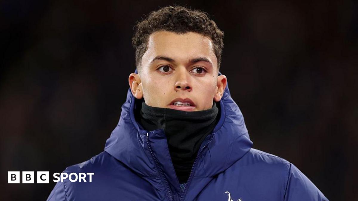 Brennan Johnson face pasul cel mare către Crystal Palace Brennan Johnson, atacantul galez, se va alătura echipei Crystal Palace în meciul de duminică împotriva lui Newcastle, după ce transferul său record de 35 de milioane de lire sterline de la Tottenham a fost finalizat vineri