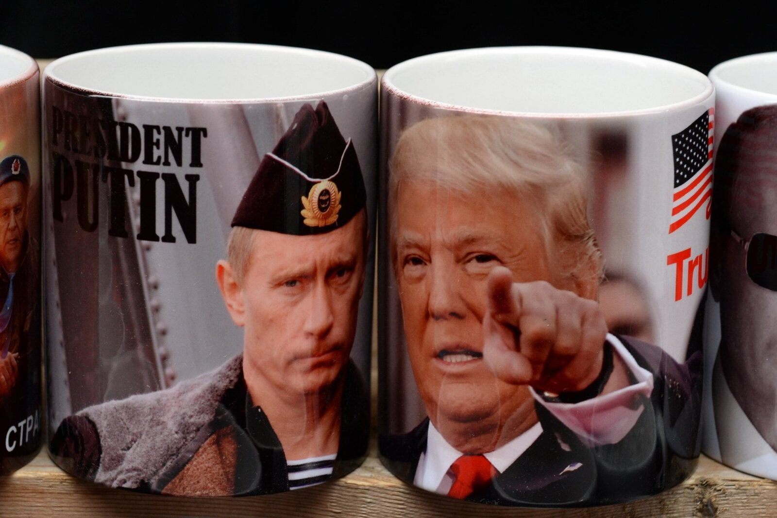 Donald Trump anunță la Davos o alianță controversată: invitație pentru Vladimir Putin în noul „Consiliu pentru Pace” Într-un moment tensionat pe scena internațională, președintele american Donald Trump a făcut o declarație surprinzătoare în cadrul Forumului Economic de la Davos, afirmând că liderul de la Moscova, Vladimir Putin, a acceptat invitația sa de a se alătura unui nou organism denumit „Consiliul pentru Pace”