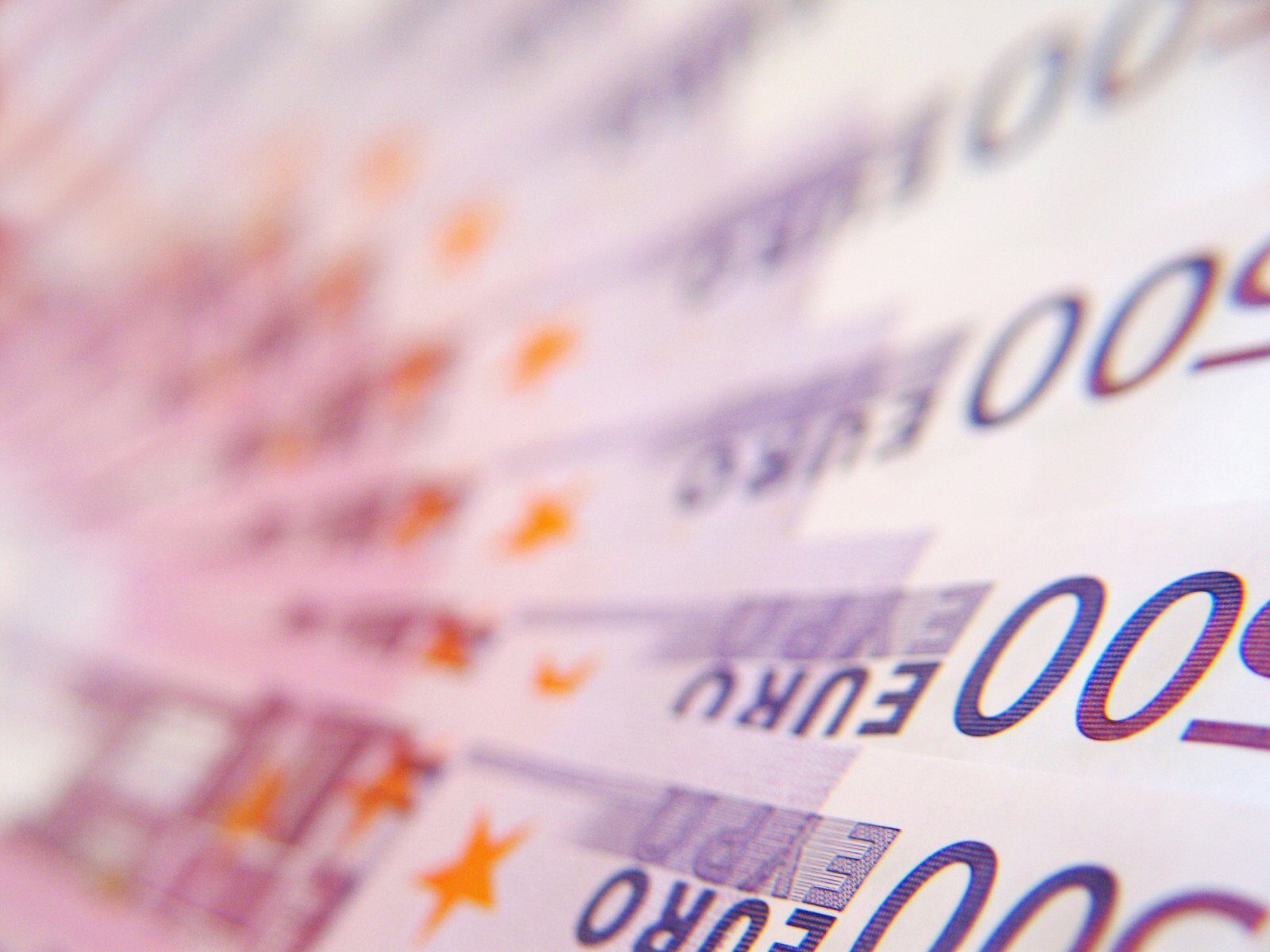 Botoșăneanul care a dat lovitura la Loto: Peste 4,5 milioane de euro pentru un jucător din domeniul transporturilor Un român din Botoșani a dat marea lovitură la Loto 6/49, revendicând luni premiul de categoria I în valoare de 22.948.891,68 de lei, echivalentul a peste 4,5 milioane de euro
