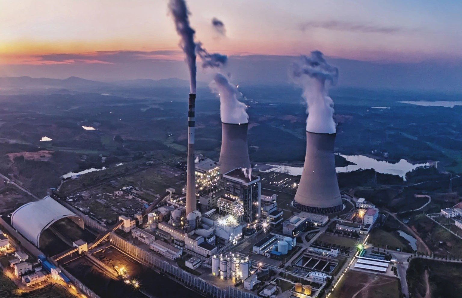 Italia redeschide ușa energiei nucleare după decenii de pauză Guvernul italian condus de premierul Giorgia Meloni analizează posibilitățile de a investi din nou în energia nucleară, la aproape patru decenii de când Italia și-a închis ultimul reactor atomic, relatează agenția Agerpres, citând Bloomberg