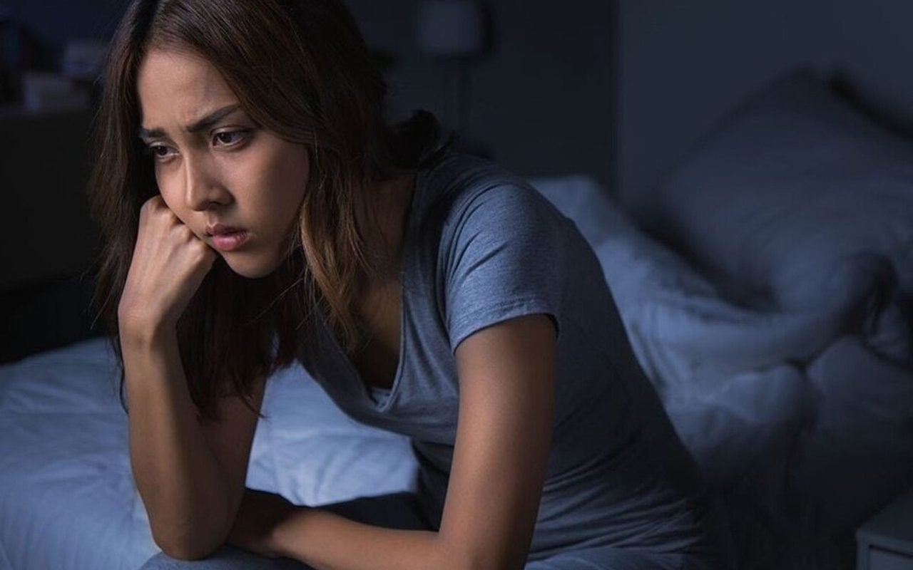 femeie-oboseala-insomnie.jpeg