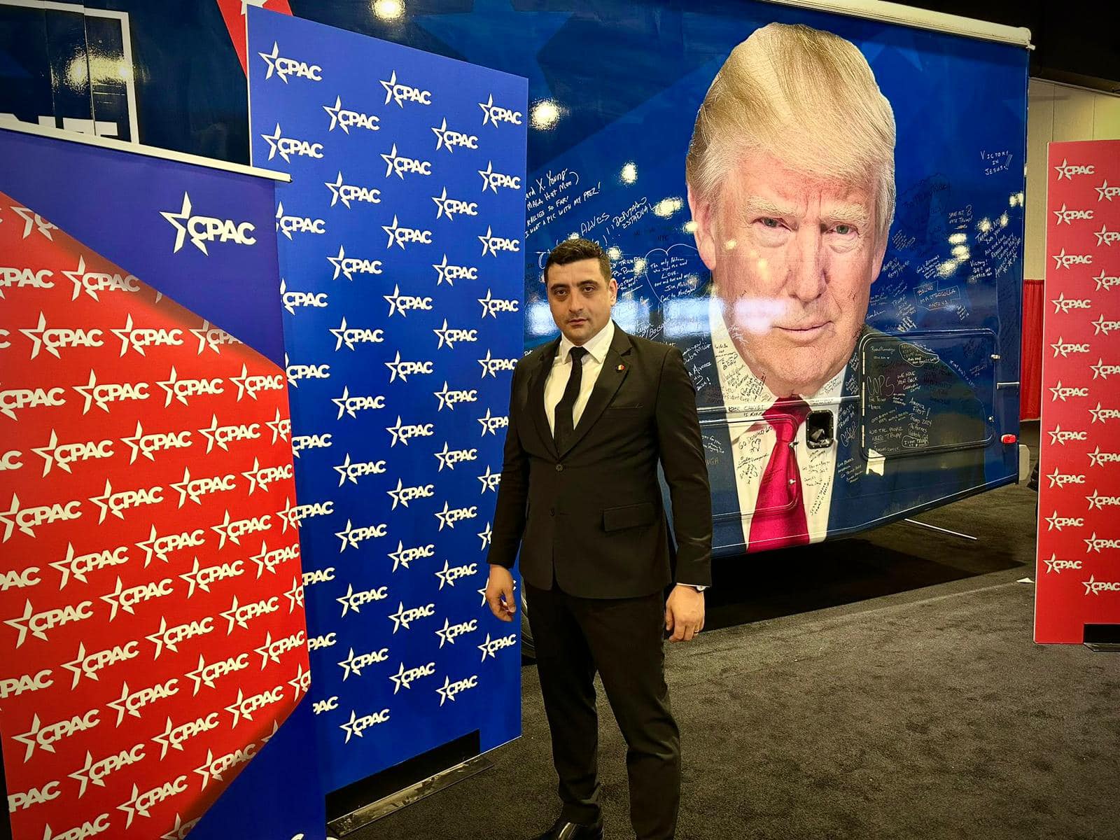 AUR cere oficial autorităților române să declare anul 2026 „Anul Americii în România”, un demers ce marchează o dorință tot mai pregnantă de consolidare a relațiilor dintre cele două țări, într-un context de aniversare a 250 de ani de la adoptarea Declarației de Independență a Statelor Unite