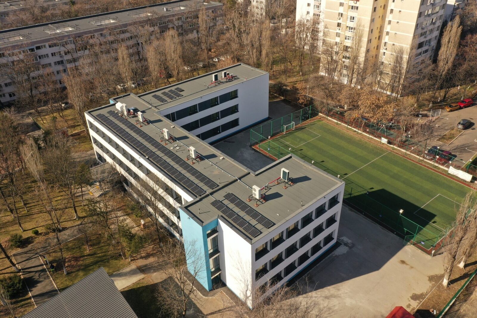 Primăria Sectorului 6 a semnat la sfârșitul anului 2022 un contract de aproximativ 160.000 de euro pentru achiziția de echipamente dedicate producției de film și multimedia, destinată atelierelor de practică ale Colegiului Tehnic „Gheorghe Asachi”