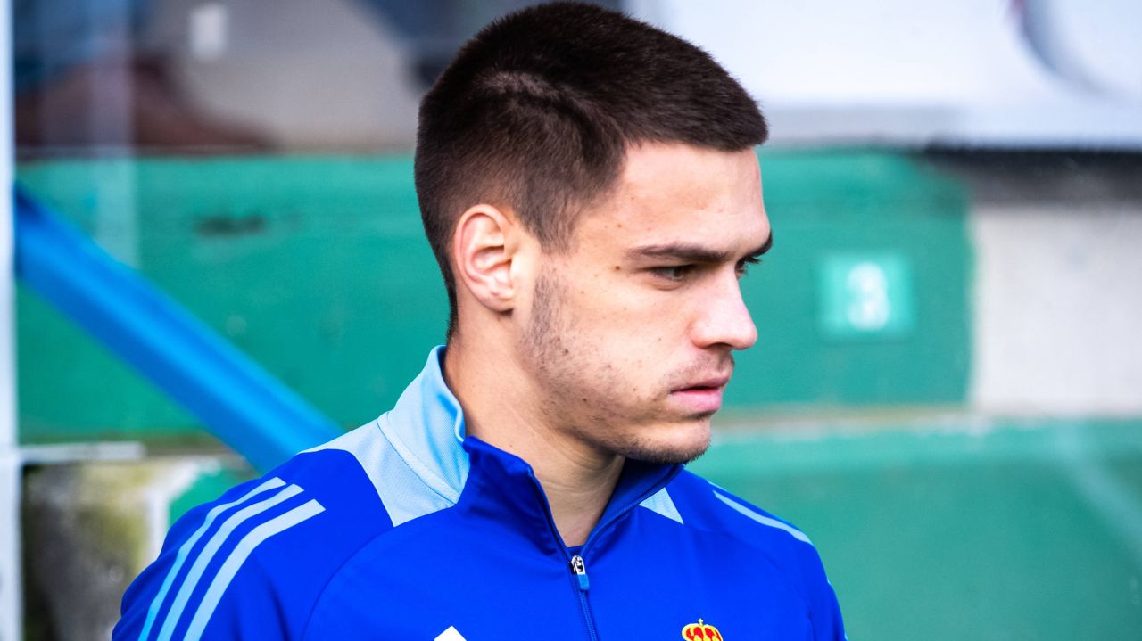 Rapid încheie anul pe locul doi, promițând o luptă strânsă pentru titlu Într-o cursă palpitantă pentru titlul de campion, Rapid București a încheiat anul pe poziția secundă în clasamentul Ligii 1, acumulând un total de 39 de puncte