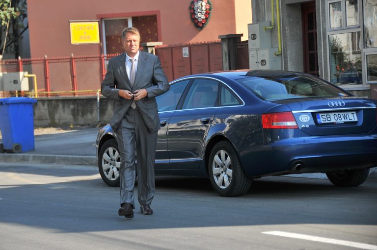 Mașina primarului Iohannis, scoasă la licitație pentru 3.500 euro + TVA